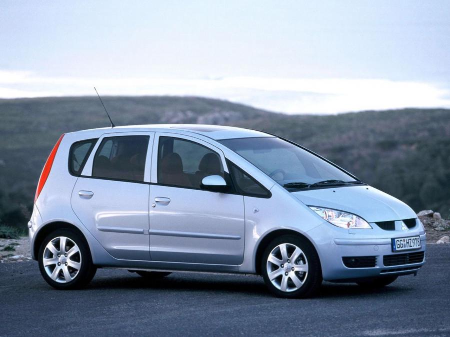  Mitsubishi Colt 5-Door 2004 года  (фото 2 из 29)